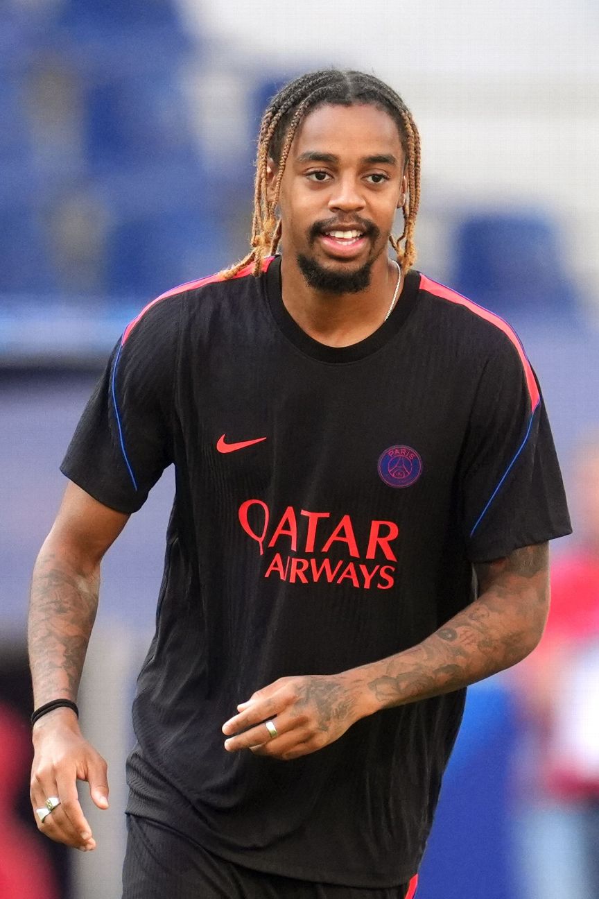 英超转会窗倒计时:10名球星最后时刻去向悬而未决